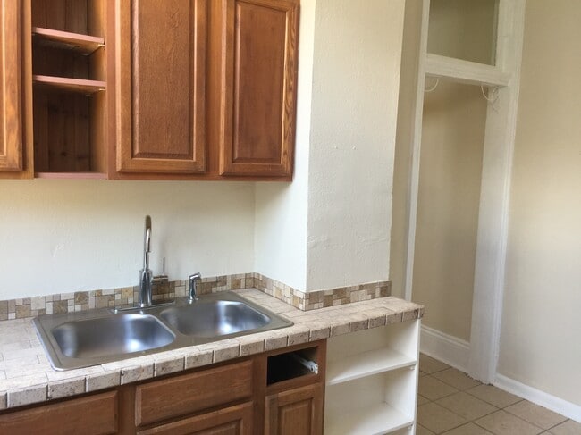1729 Burdette St, Unit 1729 Burdette