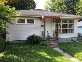 239 Crestmont Ave in State College, PA - Building Photo