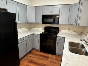 14093 Trouville Dr in Tampa, FL - Building Photo - Building Photo