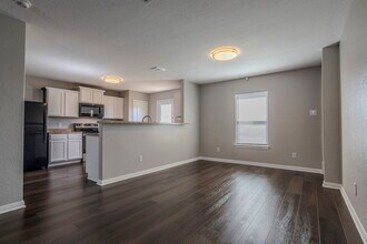 6742 Sabinal in San Antonio, TX - Building Photo - Building Photo