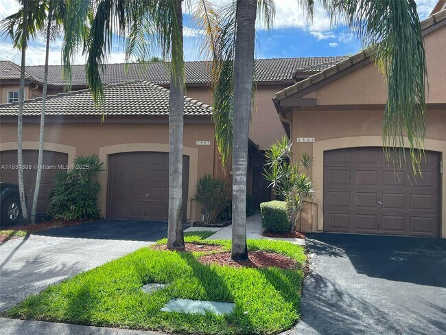 1537 Barcelona Way in Weston, FL - Building Photo - Building Photo