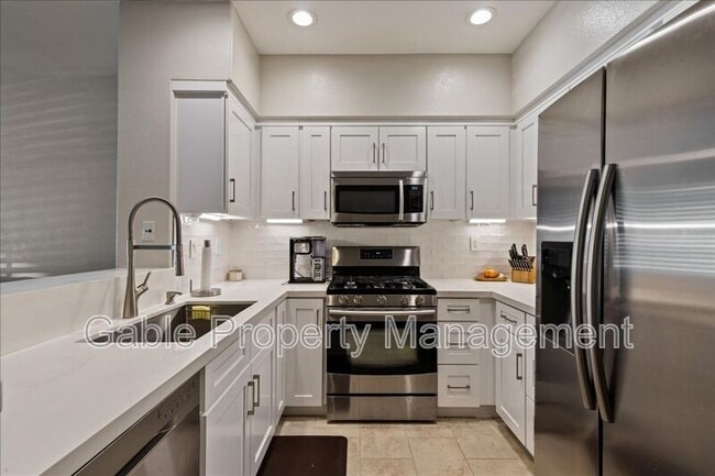 24136 Victoria Ln in Santa Clarita, CA - Building Photo - Building Photo