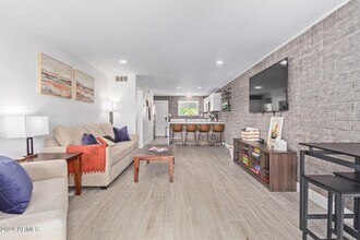 6936 E 4th St in Scottsdale, AZ - Building Photo - Building Photo