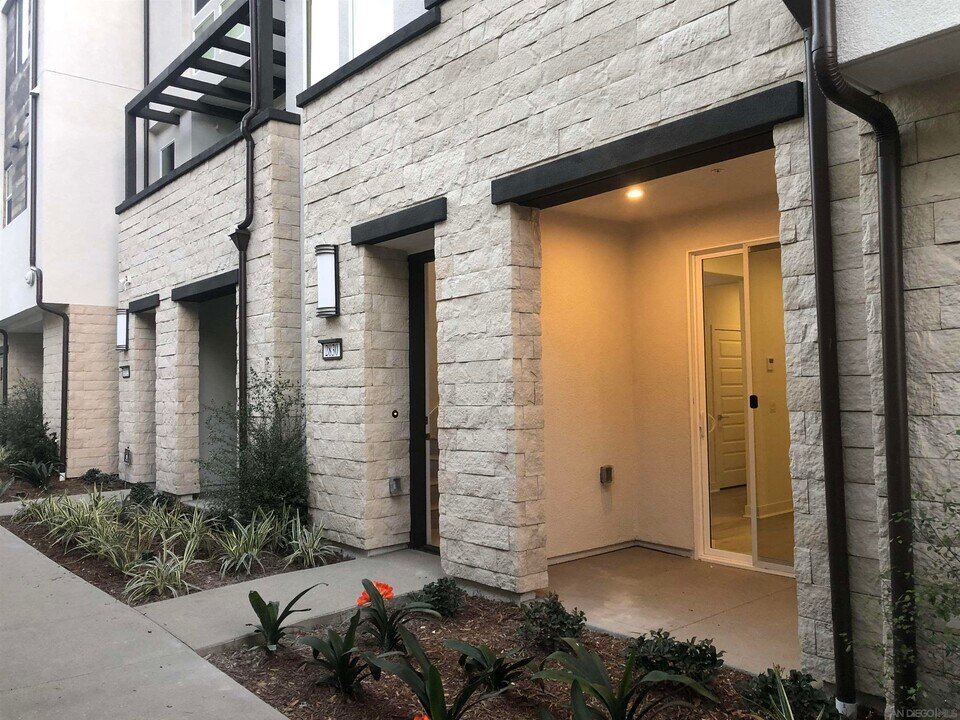 2830 Avella Cir in San Diego, CA - Building Photo