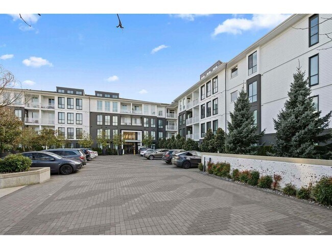 14968-101 101a Ave in Surrey, BC - Building Photo - Building Photo
