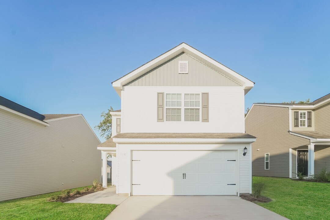 2106 Southlea Dr in Inman, SC - Building Photo