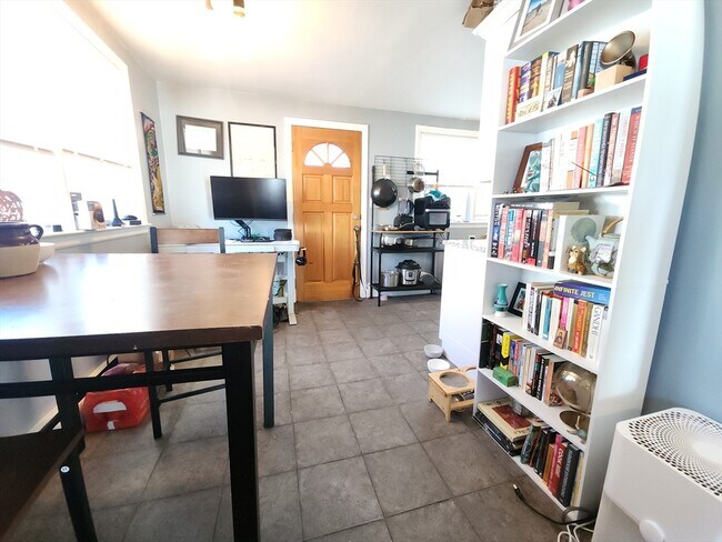 7 Westglow St, Unit 7 in Boston, MA - Foto de edificio - Building Photo