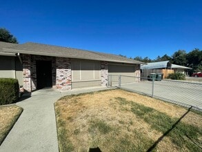 1217 Kara Ln in Modesto, CA - Building Photo - Building Photo