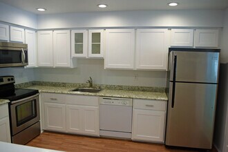143 Stratford Ln in Rochester Hills, MI - Building Photo - Building Photo