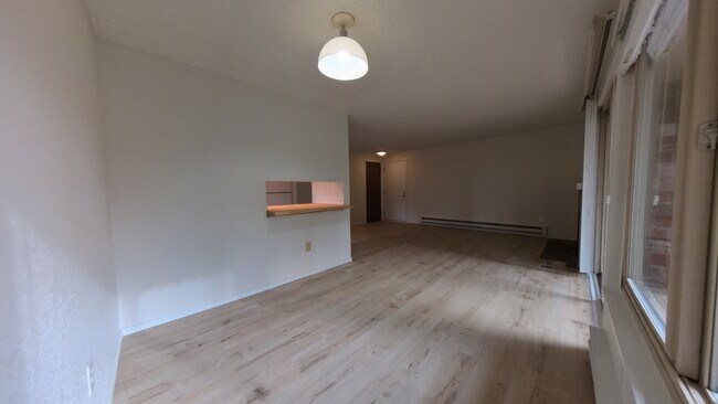 12616 NE 118th St, Unit 2 in Kirkland, WA - Foto de edificio - Building Photo