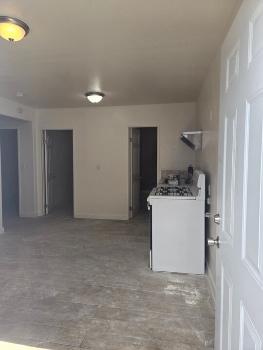 22 E 56th St, Unit 22 E 56th St in Long Beach, CA - Building Photo