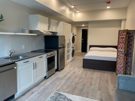 Beautiful Studio and One Bedrooms West Gra in Grand Rapids, MI - Building Photo