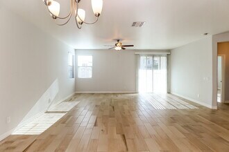 12205 W Hide Trail in Peoria, AZ - Building Photo - Building Photo