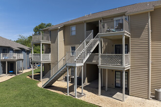 Park Towne Apartments in Decatur, AL - Building Photo - Building Photo