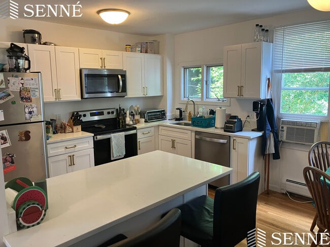 26 Thorndike St, Unit 3