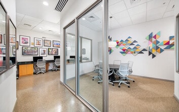 MAA Carlyle Square in Alexandria, VA - Building Photo - Building Photo