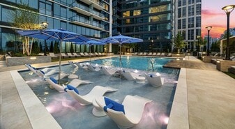 Hanover Buffalo Bayou in Houston, TX - Building Photo