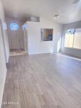 16630 North 22nd St in Phoenix, AZ - Foto de edificio - Building Photo