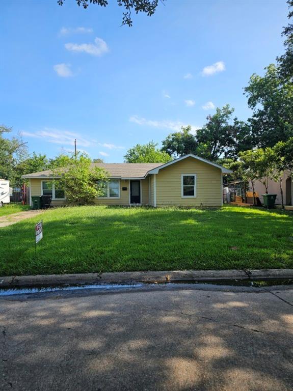 1221 Bayswater Dr in Houston, TX - Building Photo - Building Photo