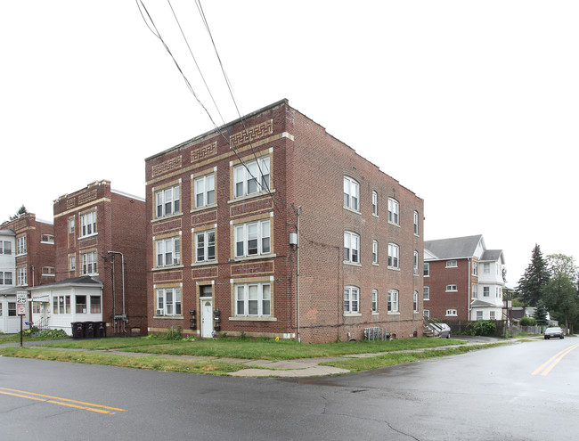 72 Clinton St in New Britain, CT - Foto de edificio - Building Photo