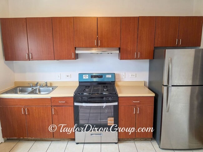 property at 4033 W Gladys Ave