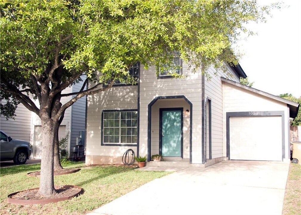 10501 Marshitahs Way in Austin, TX - Building Photo