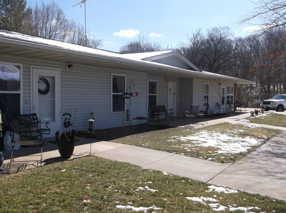 Village of Warrenton Apartments in Warrenton, MO - Building Photo