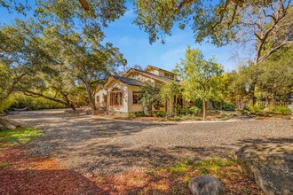 107 W Aliso St in Ojai, CA - Building Photo - Building Photo