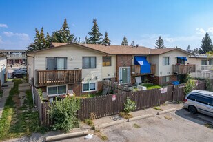 1219 44 St SE in Calgary, AB - Building Photo