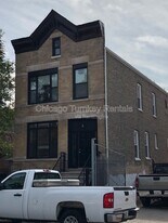 2951 W 25th St in Chicago, IL - Building Photo
