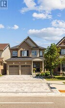 411 Windfields Farm Dr W in Oshawa, ON - Building Photo - Building Photo