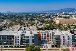 525 Wilton Pl in Los Angeles, CA - Building Photo