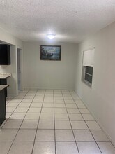 303 SW 77th Ter in North Lauderdale, FL - Foto de edificio - Building Photo
