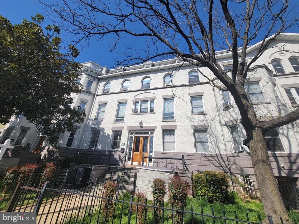 1523 Park Rd NW in Washington, DC - Building Photo