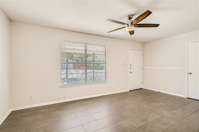 2202 Colfax Ave in Austin, TX - Building Photo - Building Photo