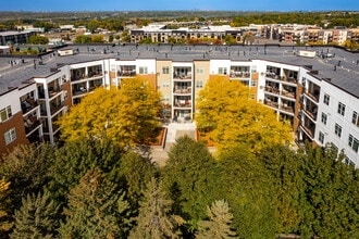 Park Crest on Nicollett in Burnsville, MN - Building Photo - Building Photo