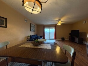 1233 Guelbreth Lane in St. Louis, MO - Building Photo - Building Photo