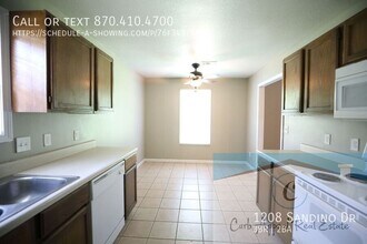 1208 Sandino Dr in Jonesboro, AR - Foto de edificio - Building Photo