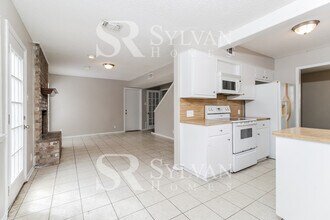 7301 Scenic Brook Dr in Austin, TX - Building Photo - Building Photo