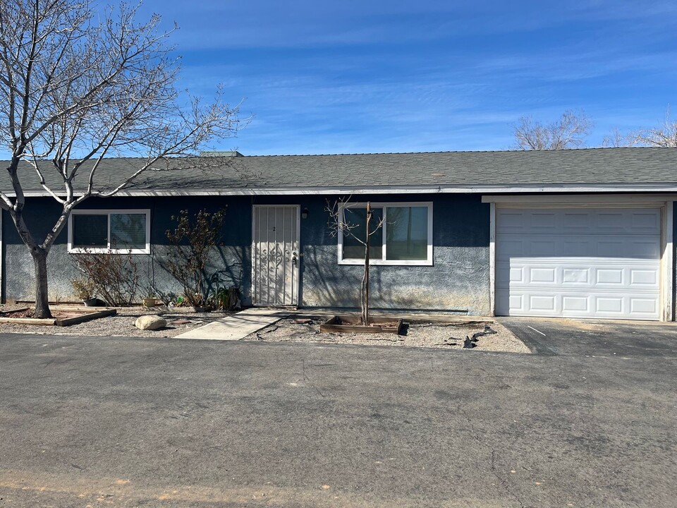 21031 Nisqually Rd in Apple Valley, CA - Foto de edificio