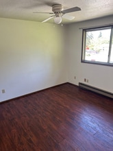 953 23rd Ave, Unit 3 in Sweet Home, OR - Foto de edificio - Building Photo