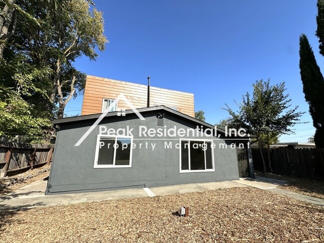 2225 18th Ave in Sacramento, CA - Building Photo - Building Photo