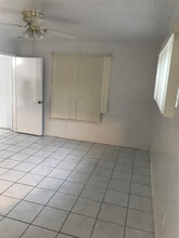161 NW 164th St in Miami, FL - Building Photo - Building Photo