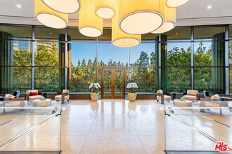 1 W Century Dr in Los Angeles, CA - Building Photo - Building Photo