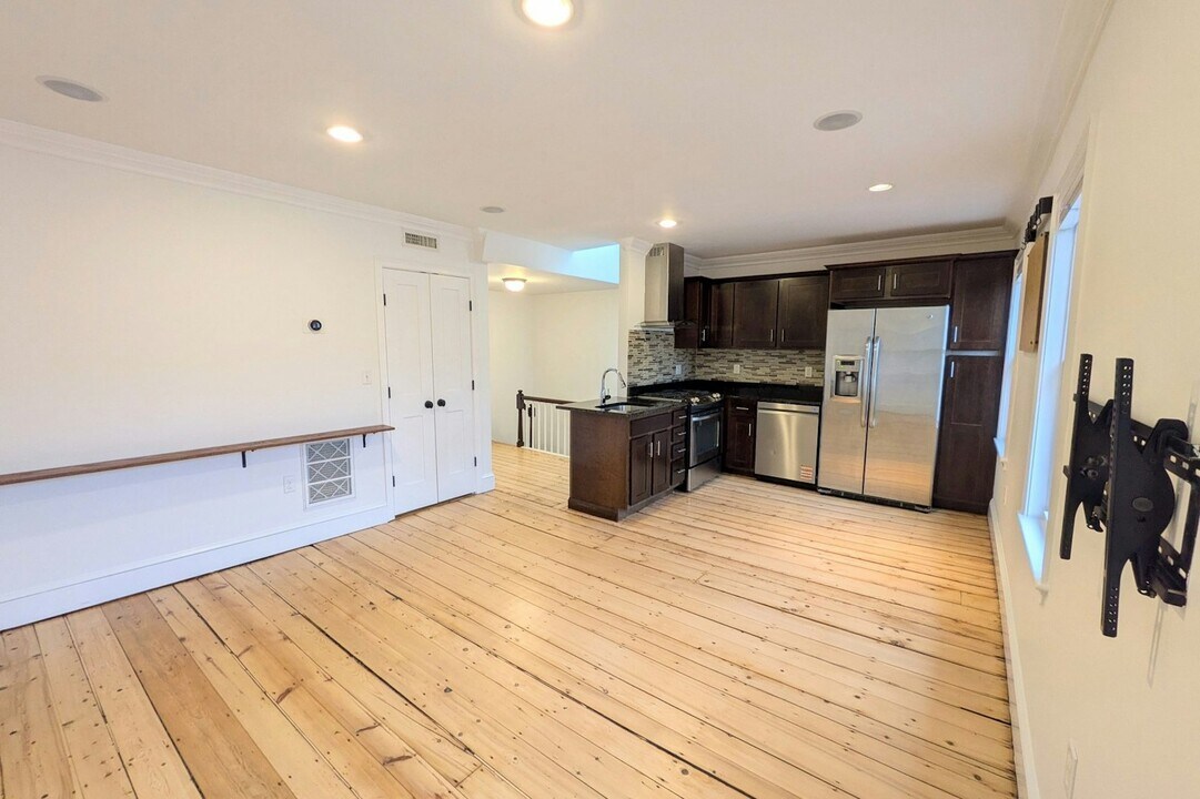 16 Mystic St in Boston, MA - Building Photo