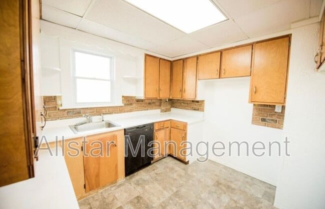 284 Gordon Dr in Akron, OH - Building Photo - Building Photo