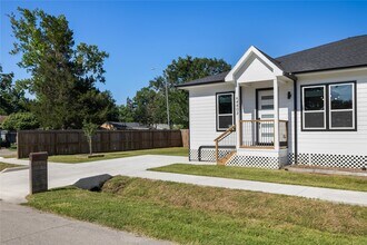 4802 Angleton St in Houston, TX - Building Photo - Building Photo