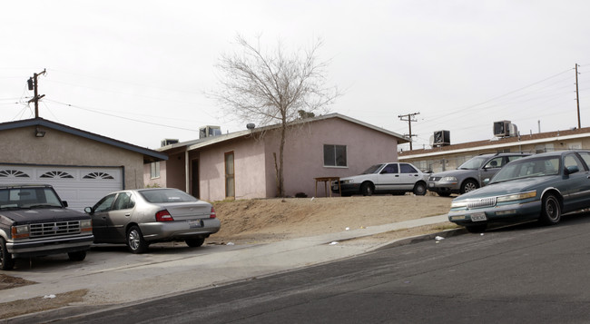 904-906 Navajo St in Barstow, CA - Building Photo - Building Photo