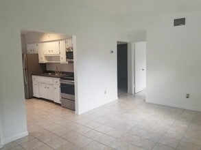 1066 Philippe Pkwy in Safety Harbor, FL - Building Photo - Building Photo