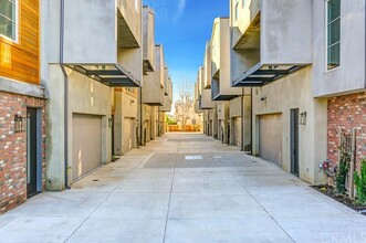 530 Fano St-Unit -D in Monrovia, CA - Building Photo - Building Photo